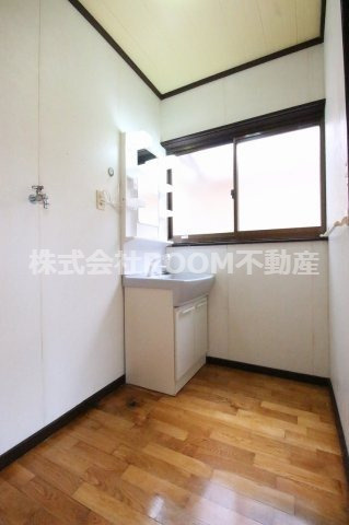藤元貸家の洗面所