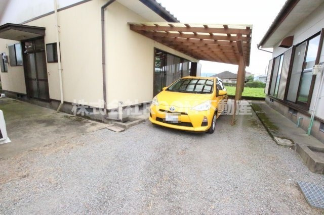 藤元貸家の駐車場