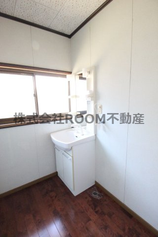 東貸家の洗面所