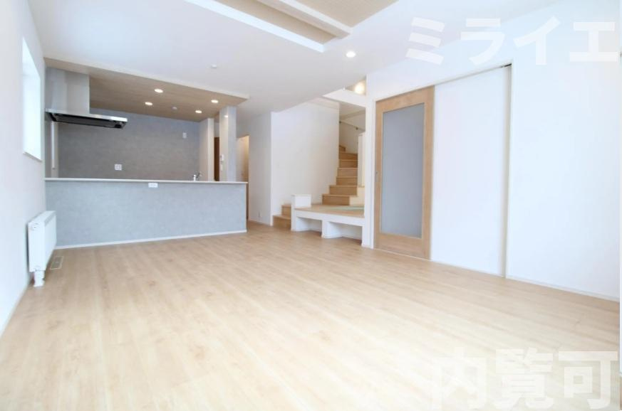 【新築戸建】札幌市手稲区新発寒5条7丁目2棟の居間・リビング