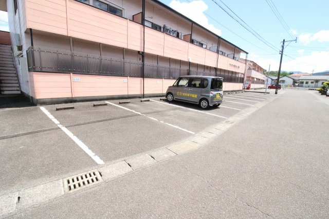リバーサイド自由ヶ丘の駐車場|カースペースがあります