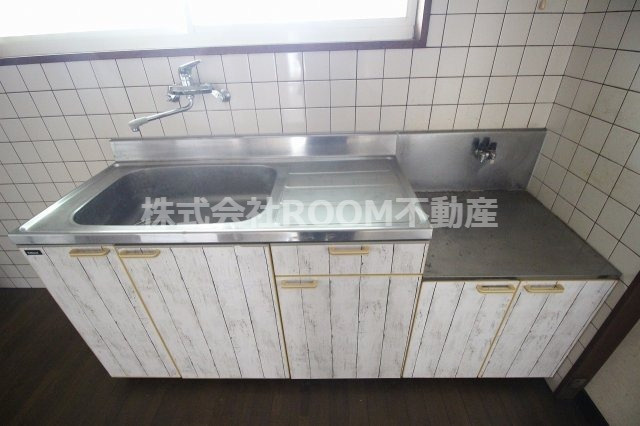 エクセレントハイツのキッチン|コンパクトなキッチンで掃除もラクラク