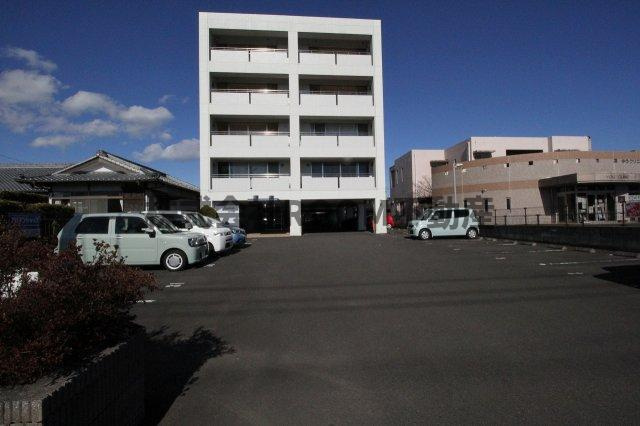 フローリッシュ広呂原の駐車場|駐車場に車を止められます