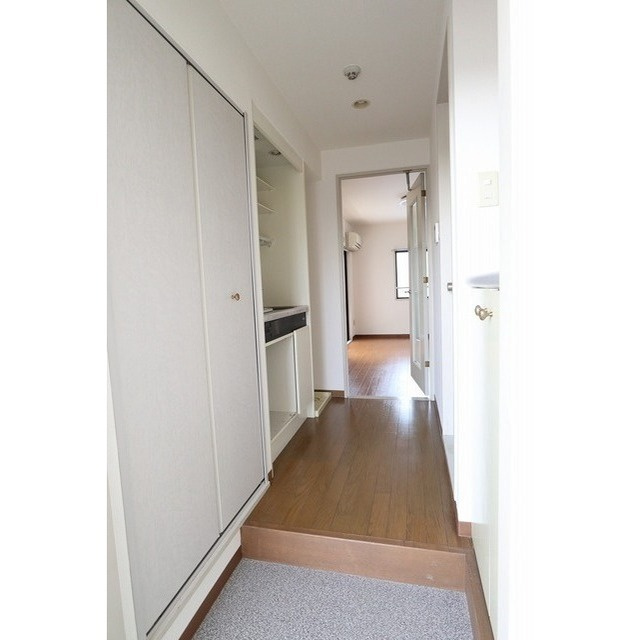 ライオンズマンション府中桜通りの玄関|※別号室参考写真です