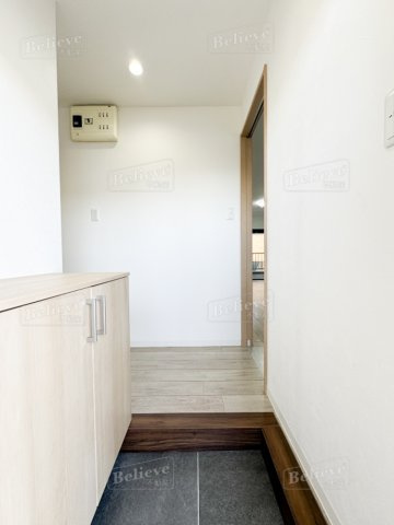 アザレアハイツ蒲池の玄関|シューズボックス付きの玄関です★