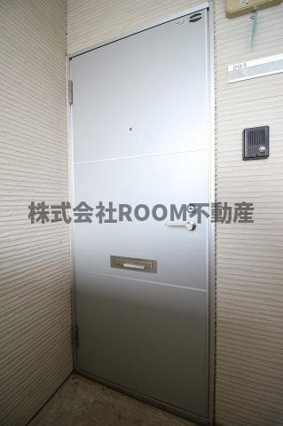 グリーンコーポ南横市の玄関|収納もある玄関です