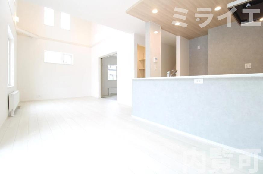 【新築戸建】札幌市手稲区新発寒5条7丁目2棟の居間・リビング