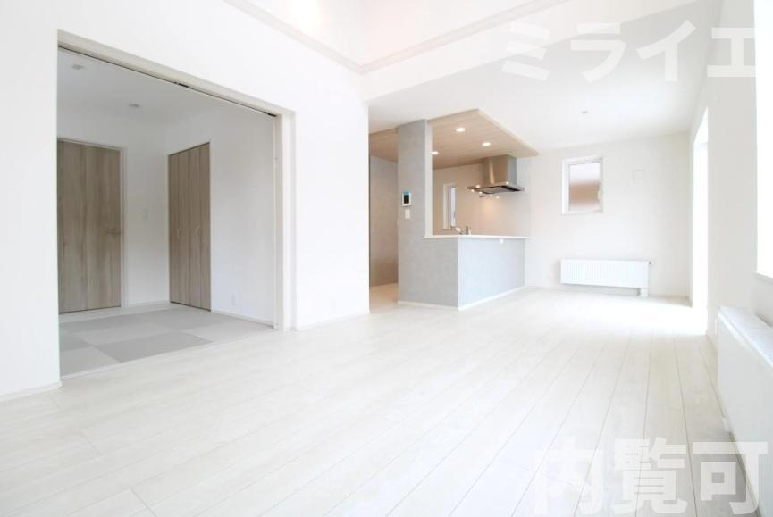 【新築戸建】札幌市手稲区新発寒5条7丁目2棟の居間・リビング