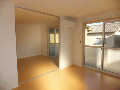 コモド新広Bの居間・リビング