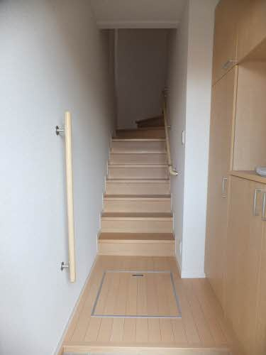 コモド新広Bの玄関