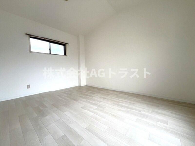 【洋室】 | メゾン・ド・ルミエールⅣ