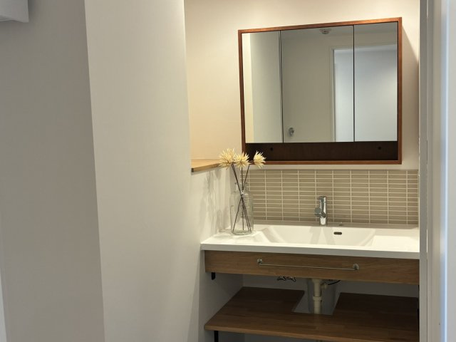 プラハ鎌倉材木座 2階 フルリノベーションの独立洗面台|独立洗面台