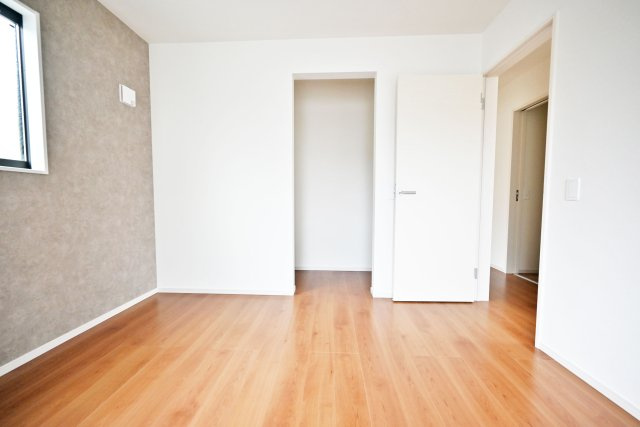 テラシエ尼崎市久々知1丁目新築一戸建て｜4LDK＋駐車1台可の洋室|主寝室想定、2階洋室7.0帖にはウォークインクローゼット有り。