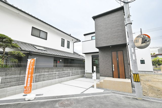 テラシエ尼崎市久々知1丁目新築一戸建て｜4LDK＋駐車1台可の外観|完成済みですので、いつでも室内を見学して頂けます。見学をご希望の方はお気軽にお問い合わせください。