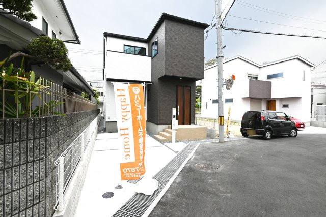 テラシエ尼崎市久々知1丁目新築一戸建て｜4LDK＋駐車1台可の外観|近松公園まで徒歩2分の本当に静かな住宅地です。ぜひ現地にて実感してみてください。皆様のお越しをお待ちしております。
