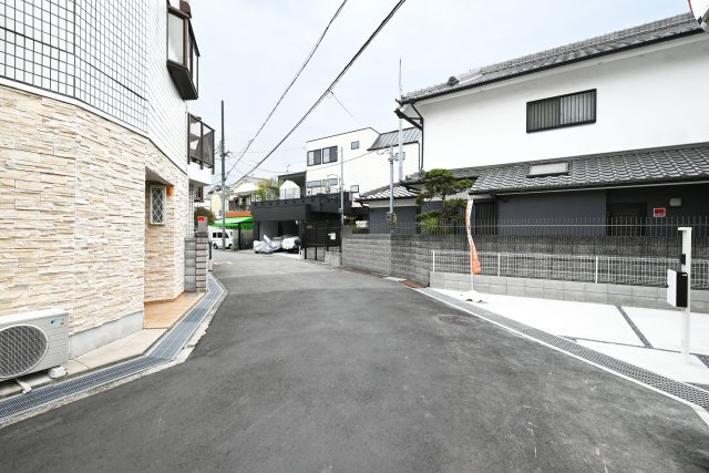 テラシエ尼崎市久々知1丁目新築一戸建て｜4LDK＋駐車1台可の前面道路含む現地写真|前面道路幅員：約5.9ｍ