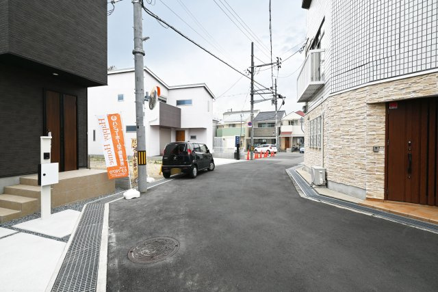テラシエ尼崎市久々知1丁目新築一戸建て｜4LDK＋駐車1台可の前面道路含む現地写真|前面道路幅員：約5.9ｍ