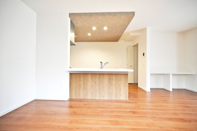 テラシエ尼崎市久々知1丁目新築一戸建ての前面道路含む現地写真|前面道路幅員：約5.9ｍ