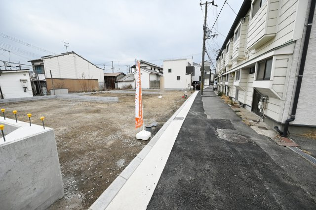 リーブルガーデン尼崎市今福2丁目新築一戸建ての前面道路含む現地写真|東側前面道路：幅員4ｍ