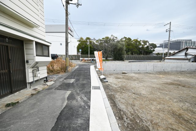 リーブルガーデン尼崎市今福2丁目新築一戸建ての前面道路含む現地写真|東側前面道路：幅員4ｍ