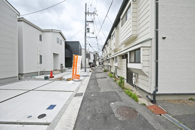 リーブルガーデン尼崎市今福2丁目新築一戸建て｜2SLDK＋駐車2台可の前面道路含む現地写真|東側前面道路：幅員4ｍ