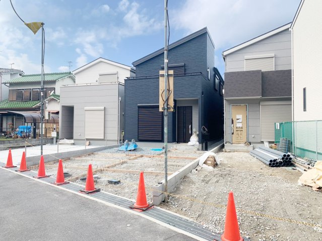 リーブルガーデン尼崎市常松1丁目新築一戸建て全4区画│2SLDK＋駐車2台可の外観|1号棟外観。現在建築中。並列駐車2台可