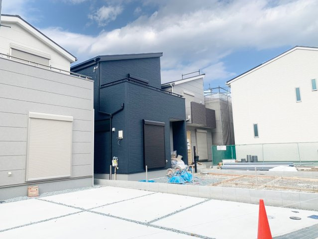 リーブルガーデン尼崎市常松1丁目新築一戸建ての外観|全4区画の分譲地。現在4棟同時に建築中です。只今住宅の構造見学会開催中です。一生に一度の買い物、きちんと構造部分から確かめておきたいですね。皆様のお問い合わせをお待ちしております。