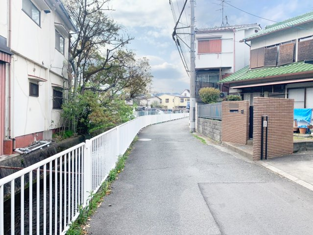 リーブルガーデン尼崎市常松1丁目新築一戸建て全4区画│2SLDK＋駐車2台可の前面道路含む現地写真|南側前面道路：幅員4ｍ