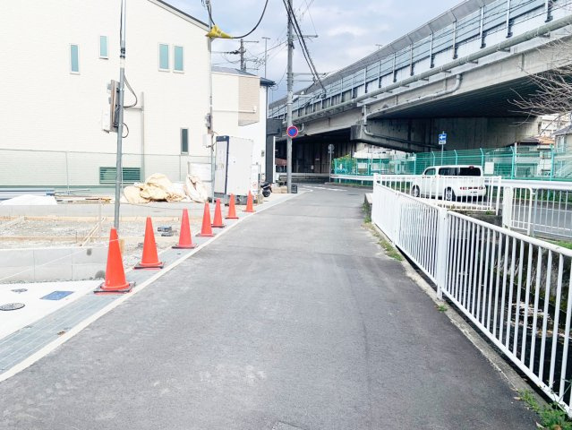 リーブルガーデン尼崎市常松1丁目新築一戸建て全4区画│2SLDK＋駐車2台可の前面道路含む現地写真|南側前面道路：幅員4ｍ