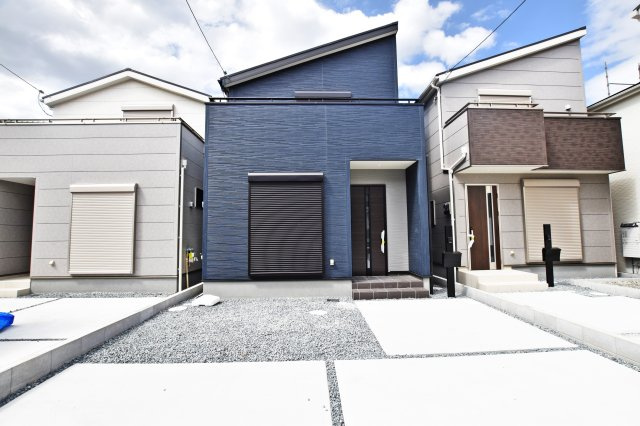 リーブルガーデン尼崎市常松1丁目新築一戸建て全4区画│3LDK＋駐車2台可の外観|全4区画の分譲地。現在4棟同時に建築中です。2026年5月完成予定、設計、建設性能評価6項目W取得物件です。詳しくはお気軽にお問い合わせ下さい。