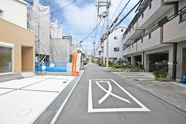 リーブルガーデン尼崎市常松1丁目新築一戸建て全4区画│2SLDK＋駐車2台可の前面道路含む現地写真|東側前面道路　幅員4.3ｍ