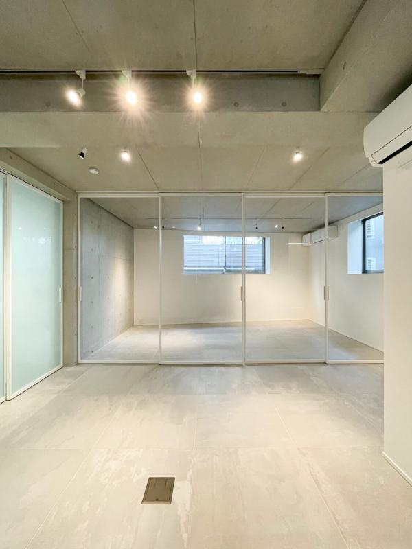 ルクール市ヶ谷払方町(旧ARK HOUSE 市ヶ谷払方町)の居間・リビング|居室、リビング