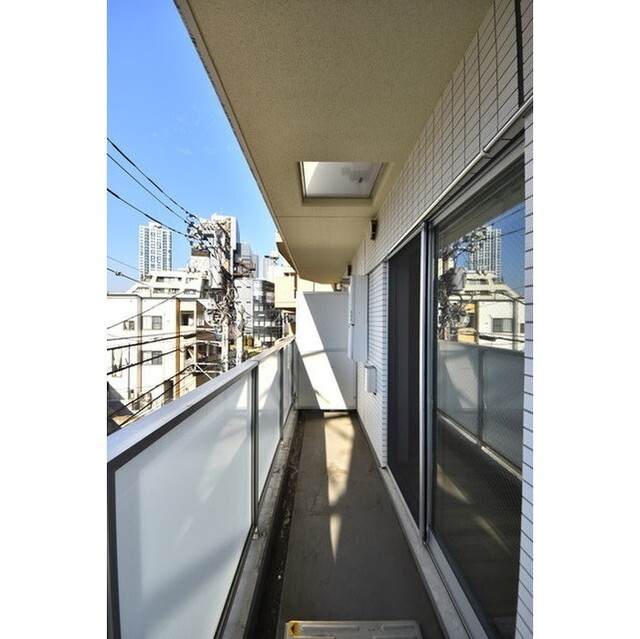 Log都庁前の内装