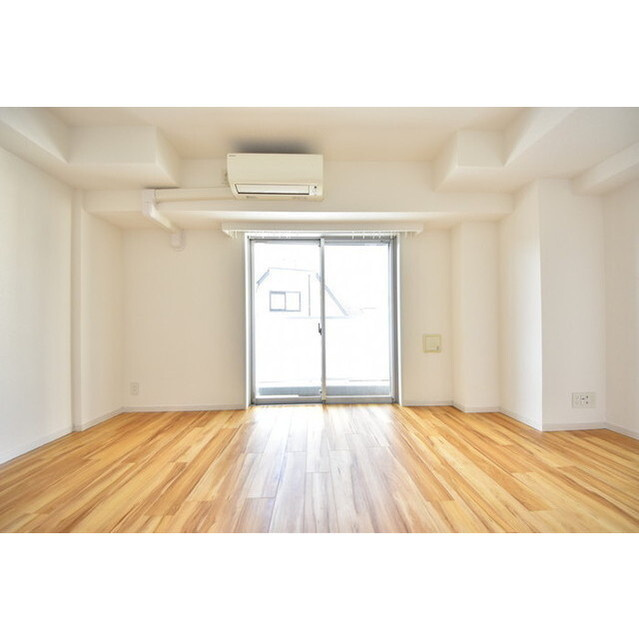 Log都庁前の内装