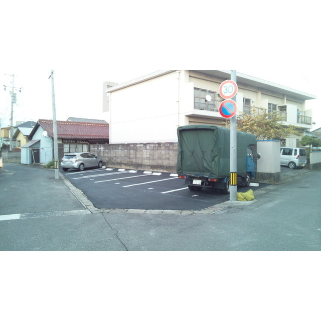 岐阜市六条北２丁目の駐車場の外観