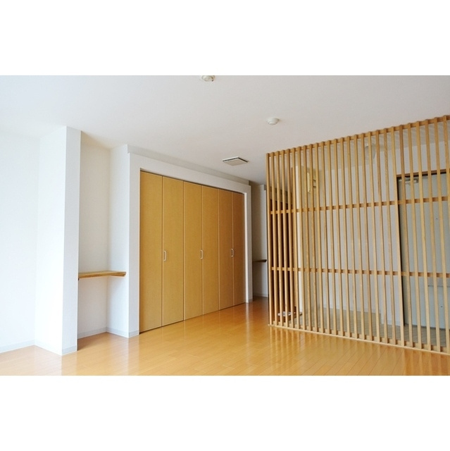 Ｋａｌｅｎ　ｌｕｃｅの居間・リビング|北側　洋室