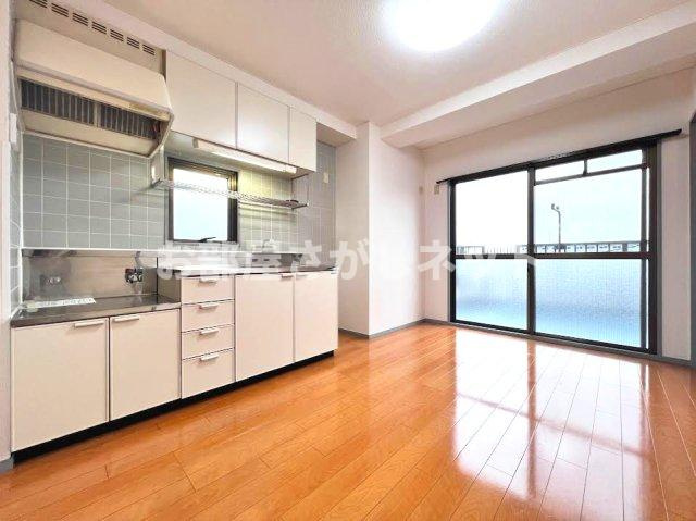 マウンパティ【おとり物件なし】#学生・社会人にオススメ！初期費用分割払いOK！の居間・リビング