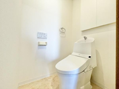 【トイレ】 | グラン・コート堺九間町 | 節水型でエコなトイレには、今では当たり前のウォシュレット付き。便座を温める機能もついていて、居心地良くてトイレから出られなくなるかも！