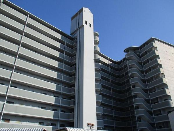 コスモ岩出の外観