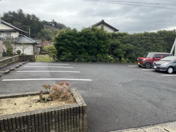 ソレアード上谷　B棟 の駐車場