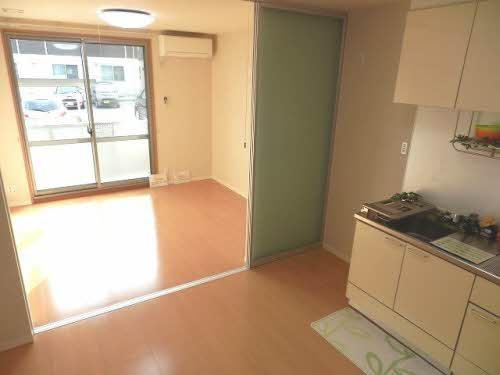 メゾンRYOSEN　B棟の居間・リビング