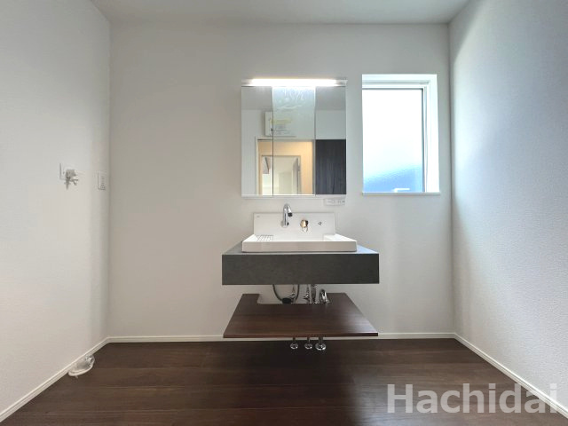 高浜本郷町第1期　新築住宅＜1号棟＞の独立洗面台