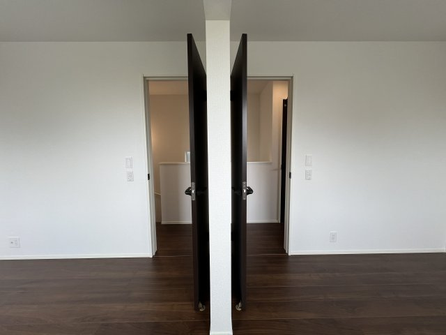 高浜本郷町第1期　新築住宅＜1号棟＞の洋室|4.5帖＋4.5帖、将来的に部屋を仕切ることも可能な使い勝手が良い間取りです。