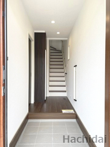 高浜本郷町第1期　新築住宅＜1号棟＞の玄関