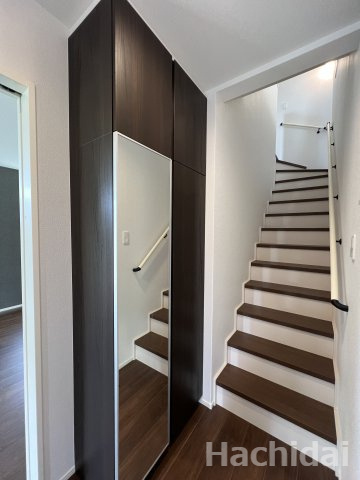 高浜本郷町第1期　新築住宅＜1号棟＞の前面道路含む現地写真