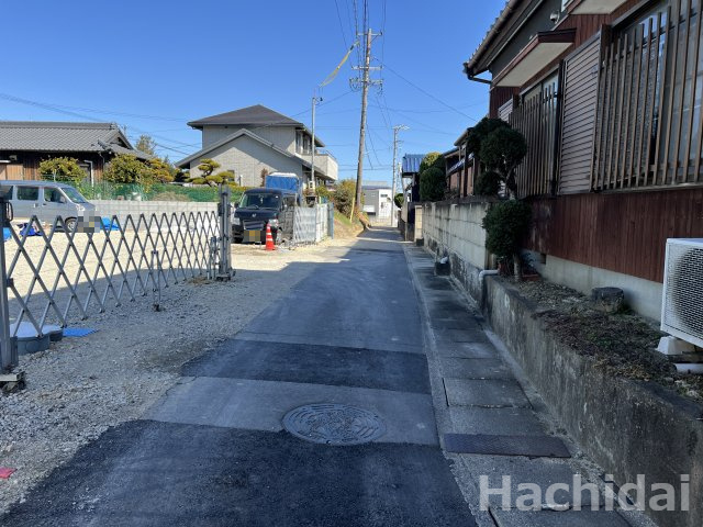 高浜本郷町第1期　新築住宅＜4号棟＞の前面道路含む現地写真