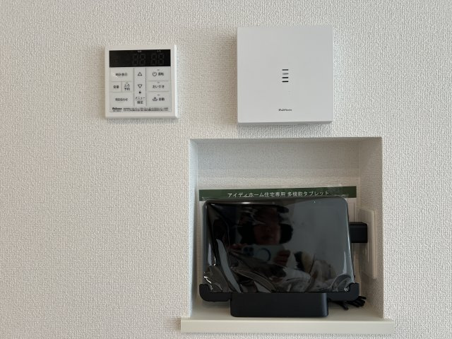 高浜本郷町第1期　新築住宅＜4号棟＞の防犯設備|タブレット標準装備でインターホン、家電操作、内線通話など便利な機能がたくさん♪
