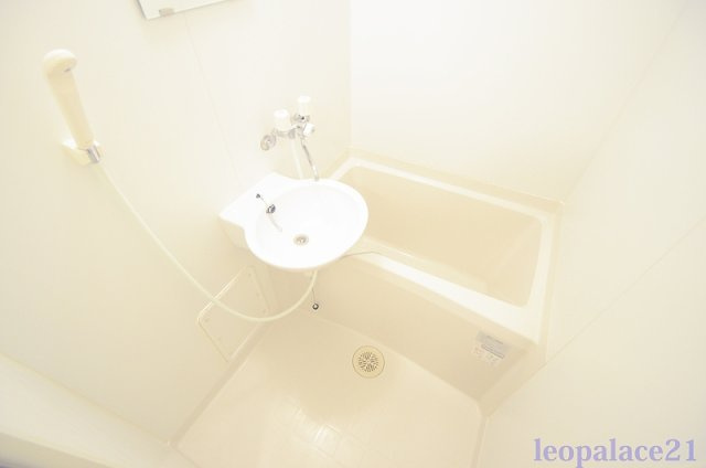 レオパレス旭鶴の浴室|備品や設備仕様は号室等により異なります現地をご確認下さい。