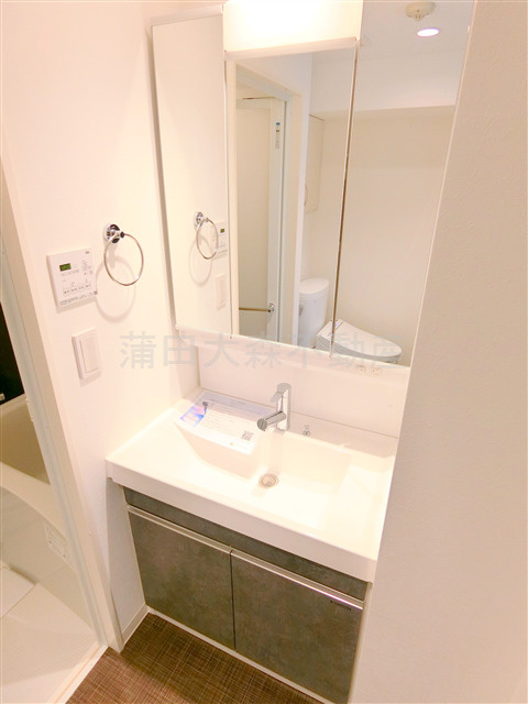 ベルシード蒲田Ⅱの洗面所|2面鏡の独立洗面台　洗面脱衣所