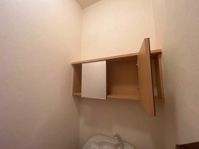 アリュールの内装|トイレ収納